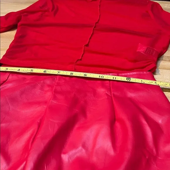 #1077+ Elegant Red Women's Skirt - Picture 6 of 7